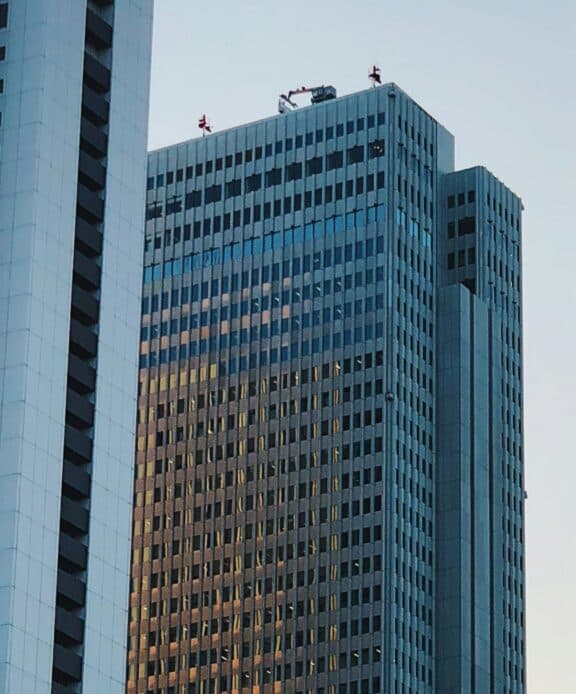Japanese shares riding on the shoulders of giants (1)